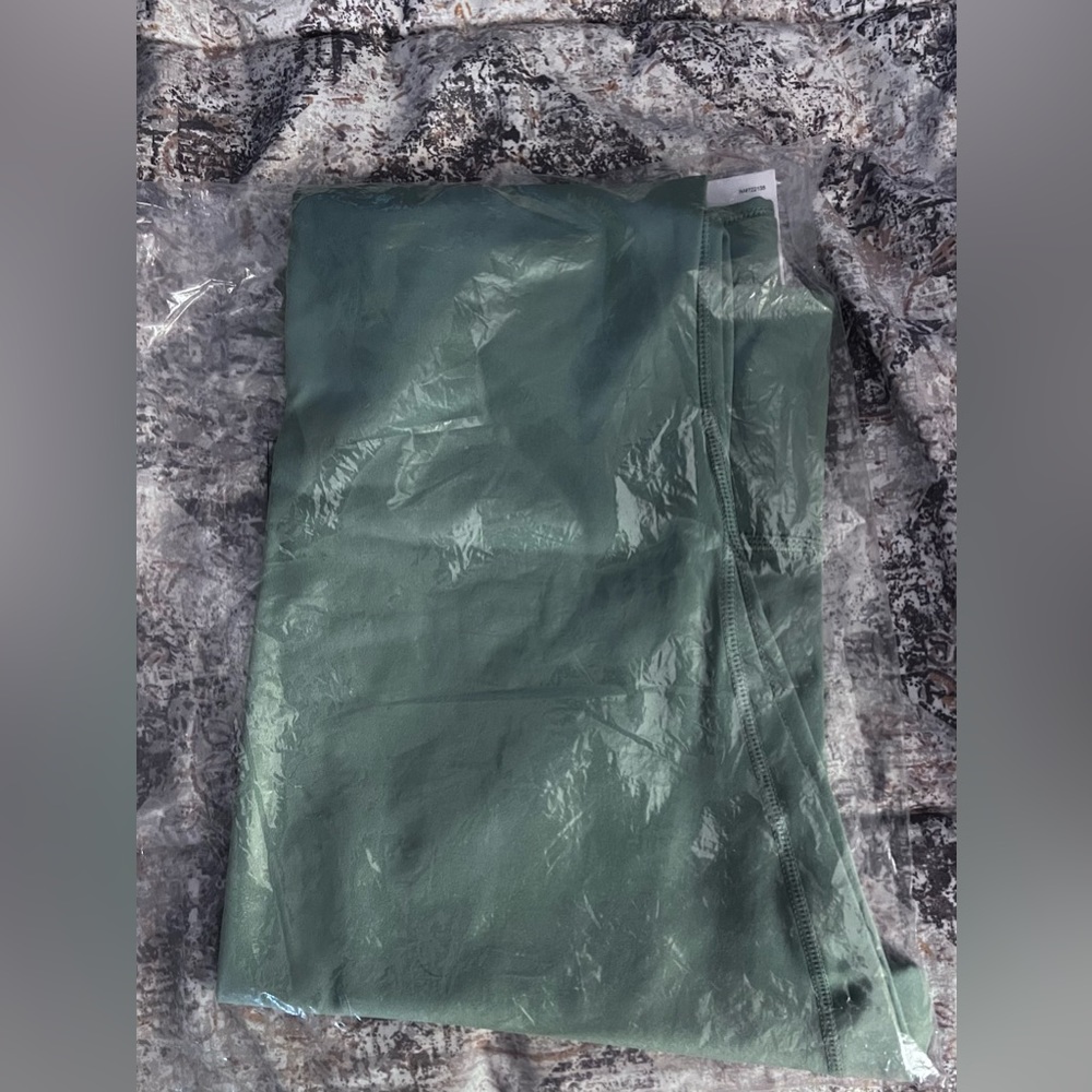 Brand new Nike One Luxe lightweight green leggings. - Picture 5 of 6